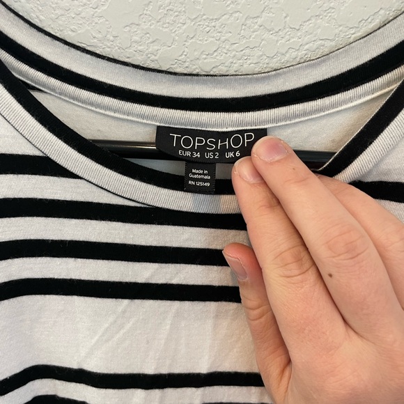 TopShop Cold Shoulder Black and White Women’s Size 2 Small Short Sleeve Blouse - Picture 2 of 6